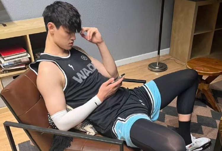 KOK体育官网-工作室：曾凡博已完成近三周的训练及康复，后天将与篮网会合