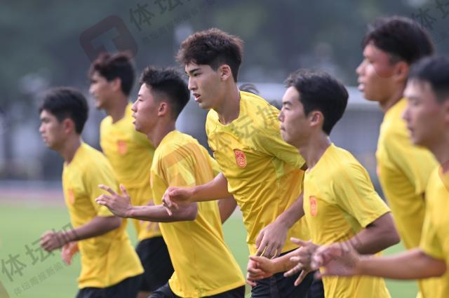 KOK体育平台-国少敲定U17亚预赛23人名单 明晚对阵巴林生死战