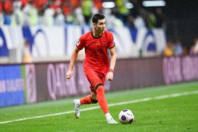 KOK体育平台-媒体人：拜合拉木不会站着不动左看右看，有些球员传完球就不动了