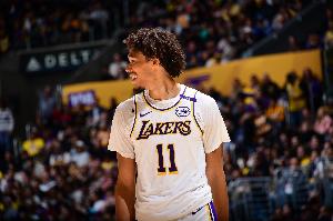 Shams：中锋海斯签下一年合约重回湖人！