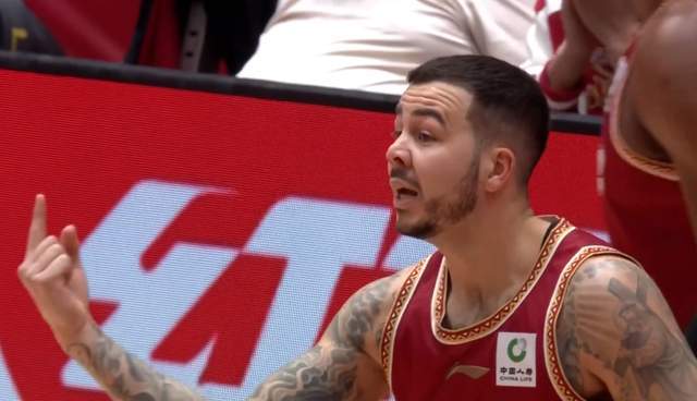 KOK体育-3大外援合砍52分，有惊无险5连胜，升至第4，杜锋爱将空砍13分6帽