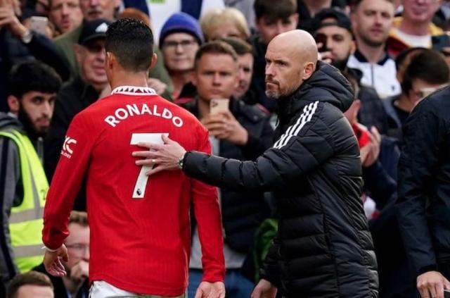 KOK体育平台-滕哈赫：处罚C罗是要维护准则，我更喜欢队里有C罗